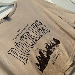 SHEIN tan rockies cropped t shirt size medium